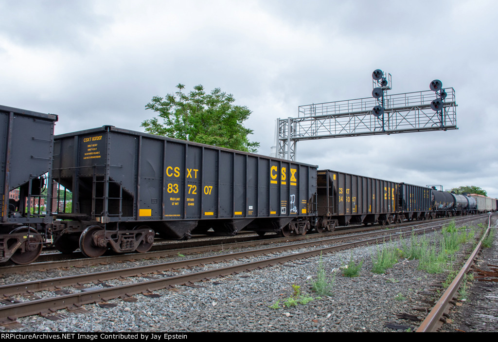 Coal hoppers on L002